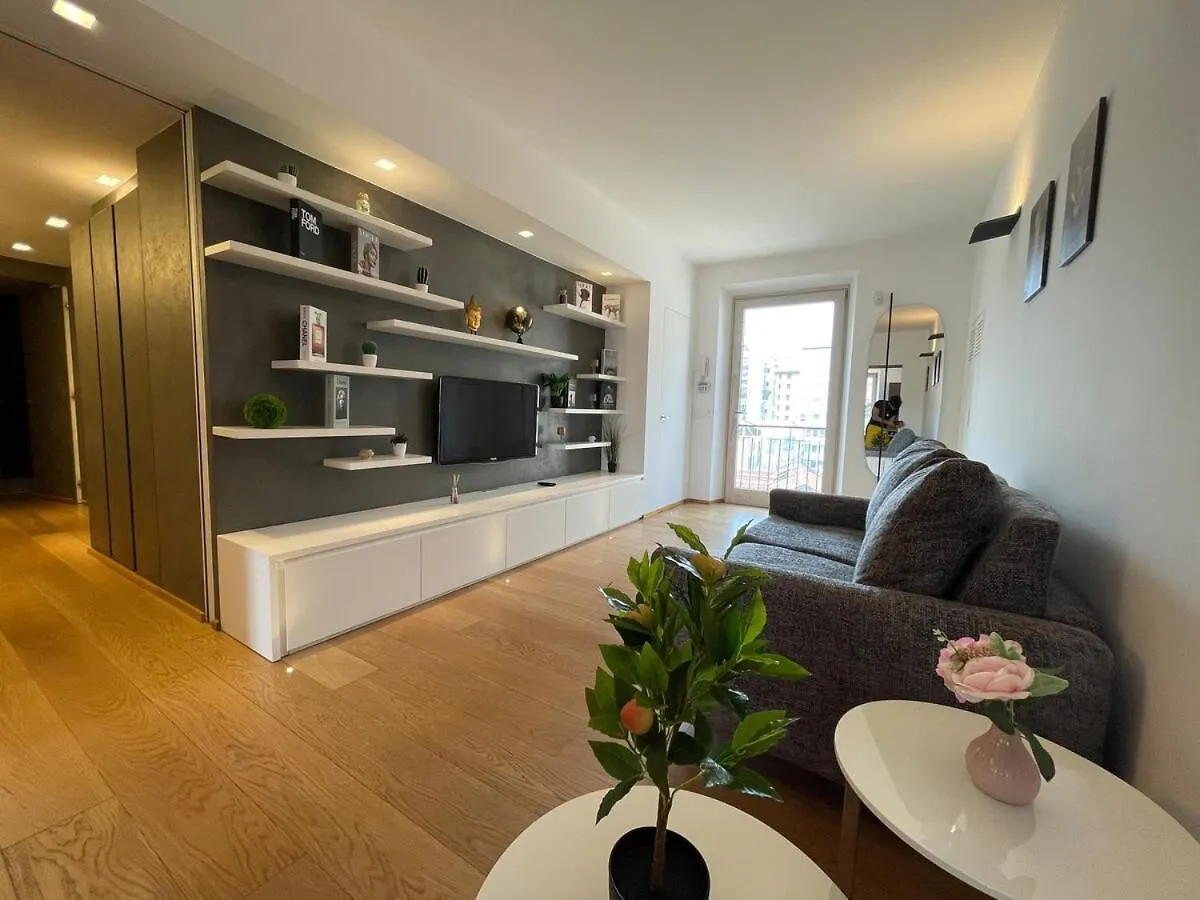 Luxury Brera Apartment - Corso Como 9 Milano 0*,  İtalya